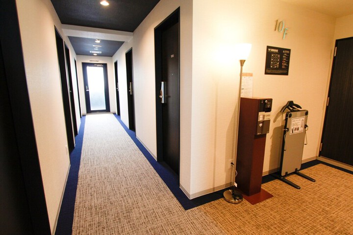 Ballroom/Hall 12 of 16