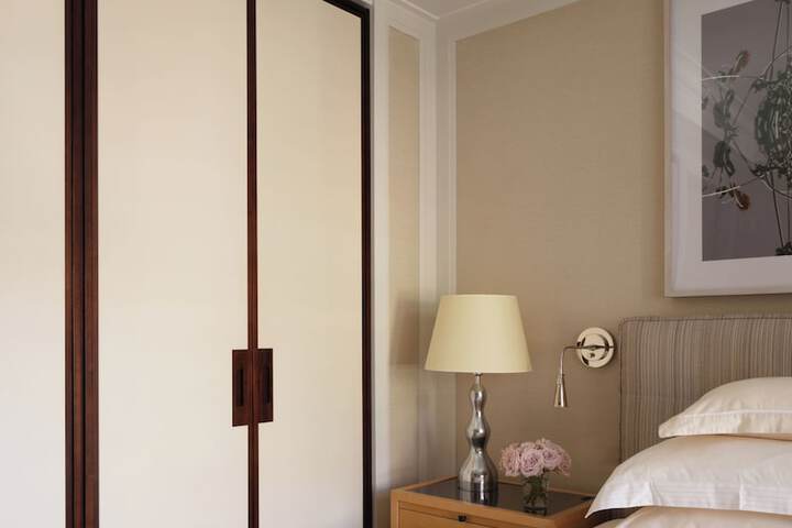 Room 27 of 81