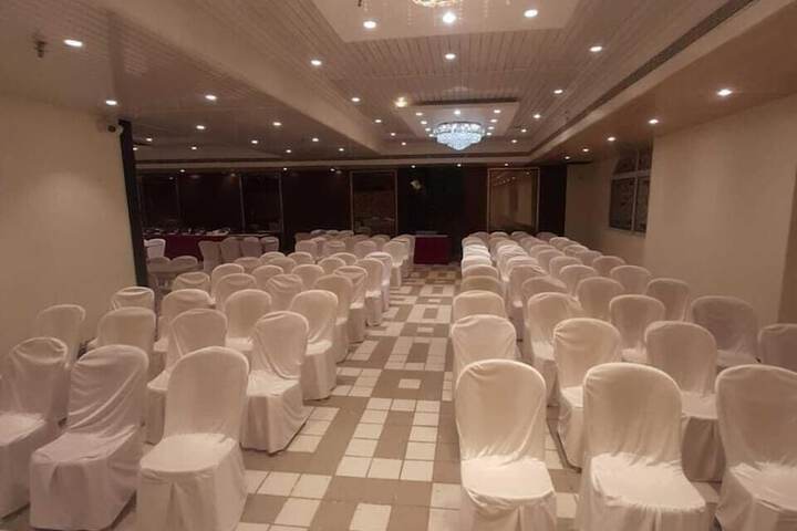 Ballroom/Hall 48 of 71
