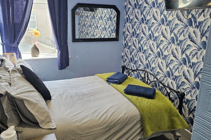 Room 33 of 57