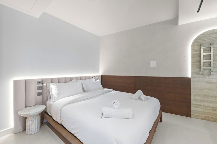 Room 84 of 102