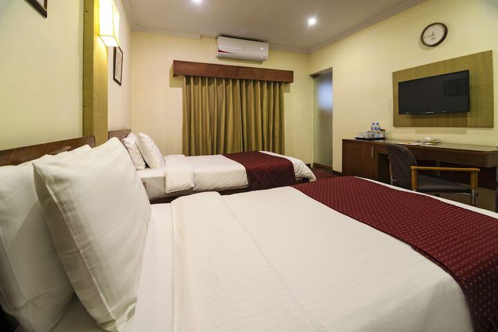 Room 13 of 37