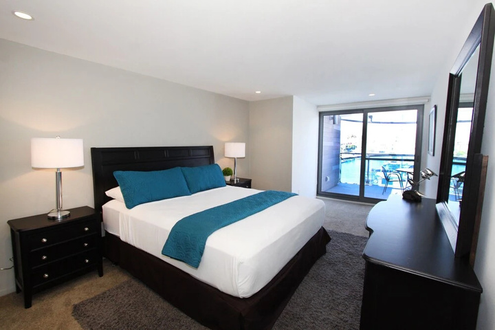 Room 4 of 27