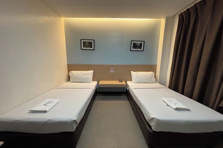 Room 21 of 37
