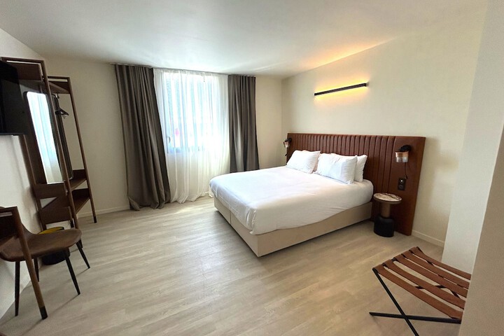 Room 9 of 30