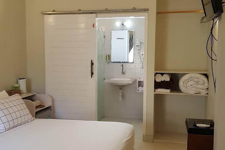 Room 9 of 15