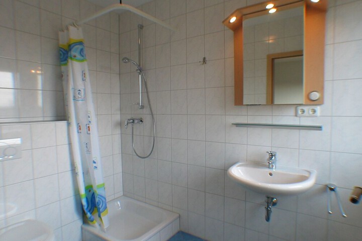 Room 5 of 11