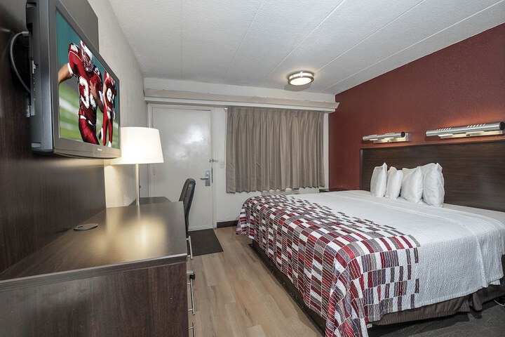 Standard | King Bed (12 of 15)