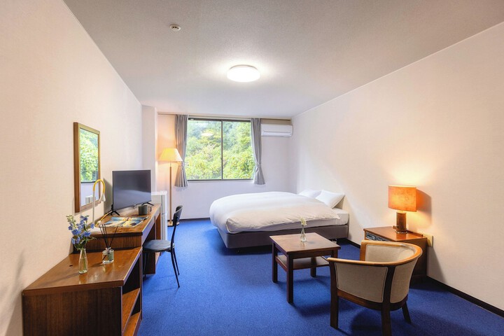 Room 30 of 95