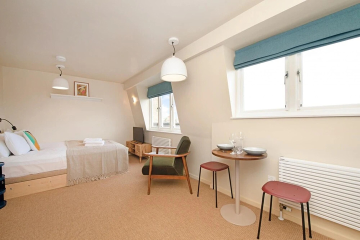Room 2 of 16