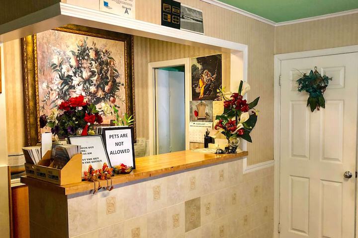 Lobby lounge
