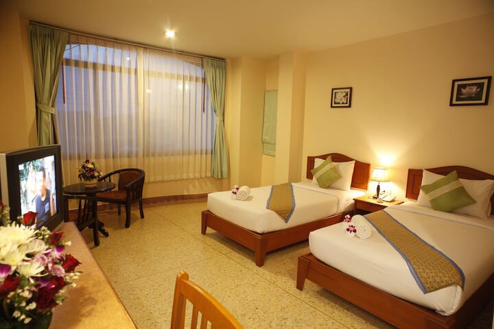 Room 9 of 36