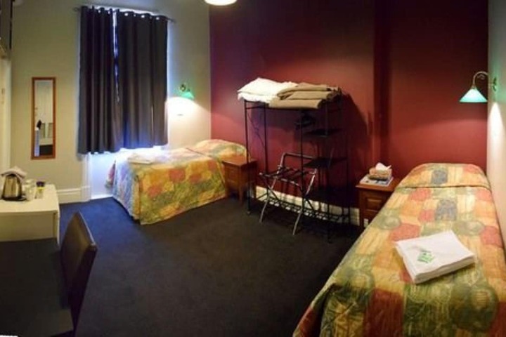 Room 10 of 98