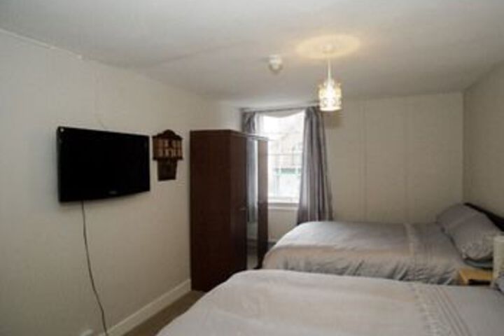 Room 5 of 12