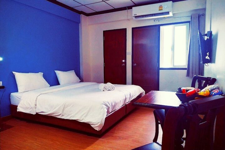 Room 28 of 40