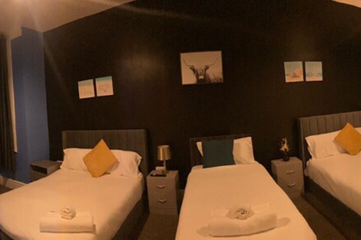 Room 17 of 38