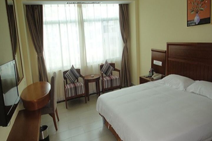 Home Inn Dadonghai Luhuitou Square Branch