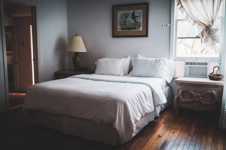Room 53 of 500