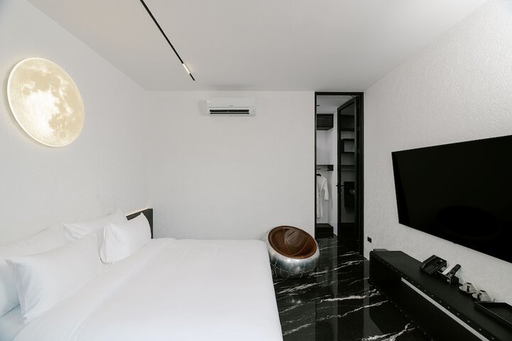 Room 5 of 85