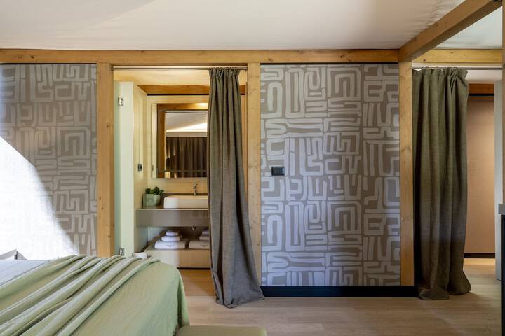 Room 9 of 33