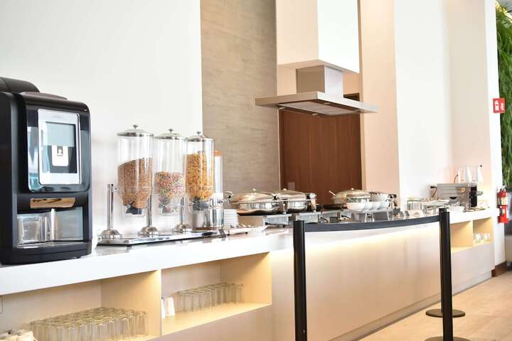 Breakfast/Coffee Service 60 of 80