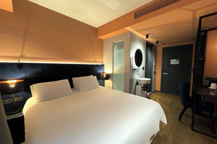 Room 30 of 104