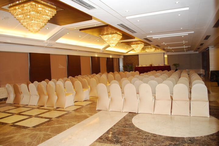 Ballroom/Hall 40 of 51