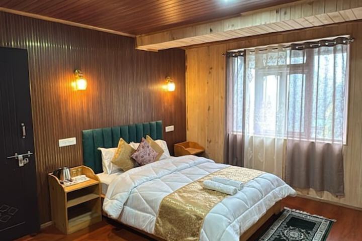 Room 7 of 8