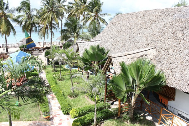 Hotel Exterior 48 of 54