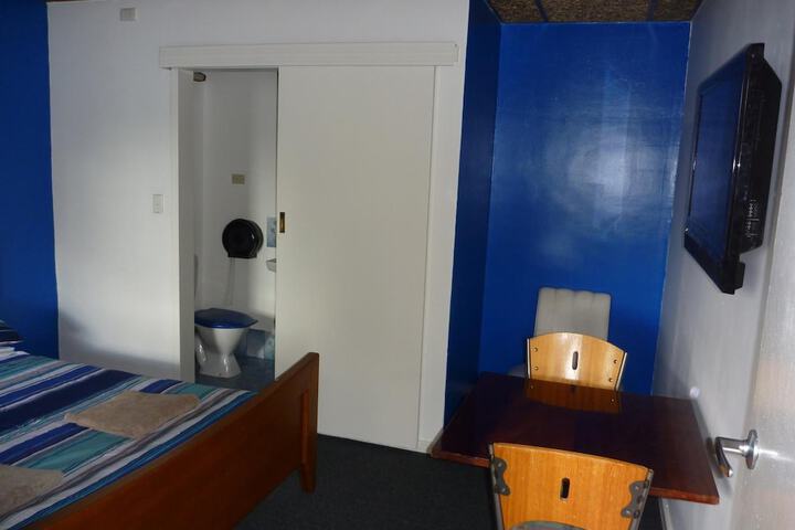 Room 16 of 44