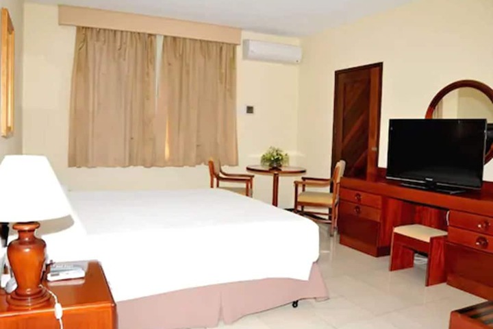 Room 12 of 34
