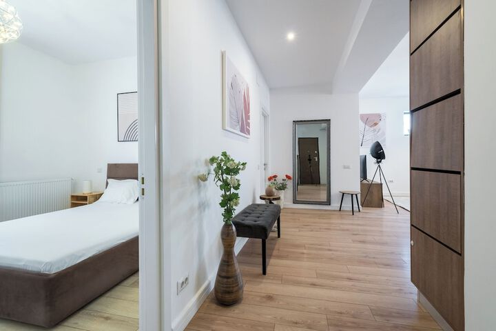 Room 4 of 355