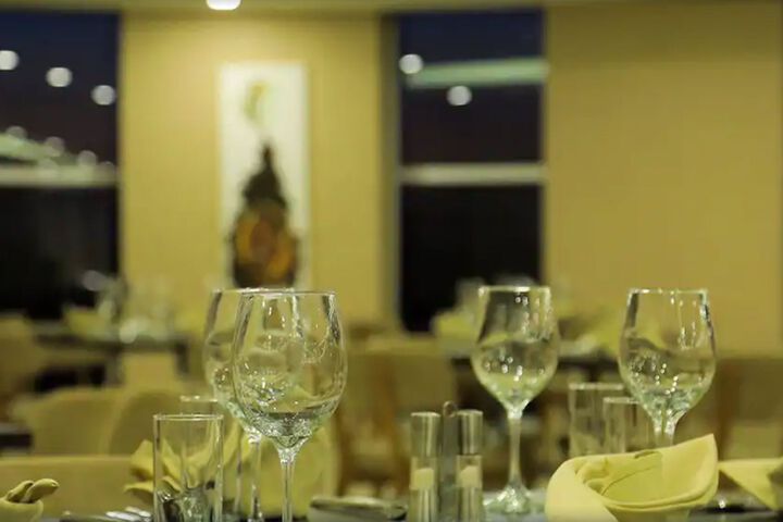 Dining 11 of 19