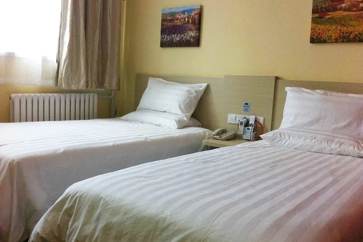 Room 4 of 8