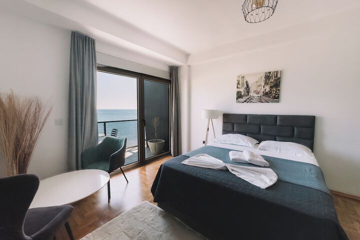 Room 15 of 108