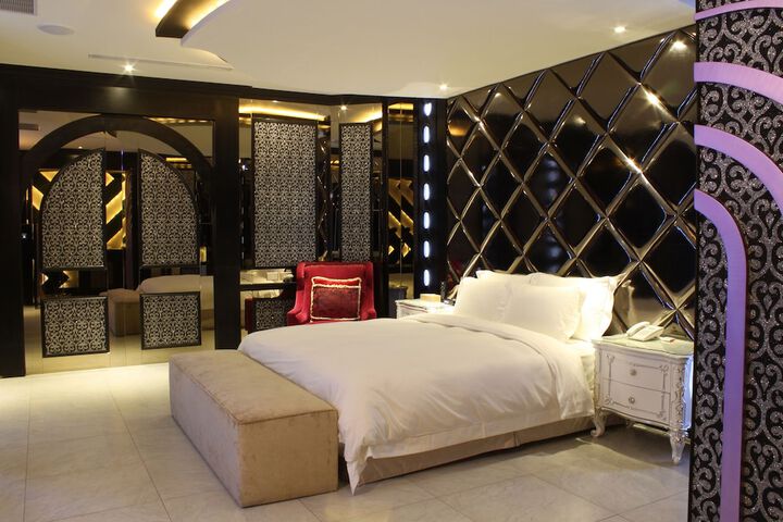 Room 9 of 53