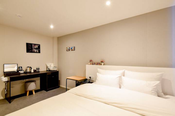 Room 17 of 35