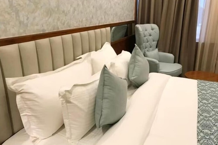 Room 5 of 11