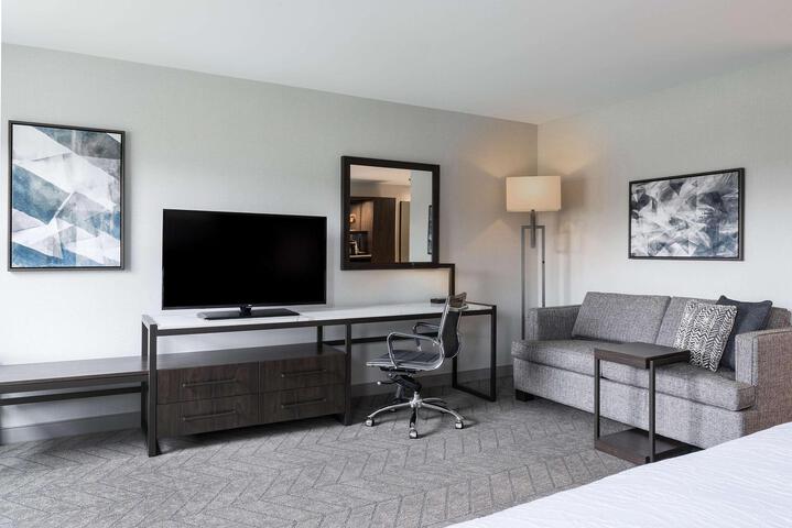 1 King Bed Accessible (2 of 33)
