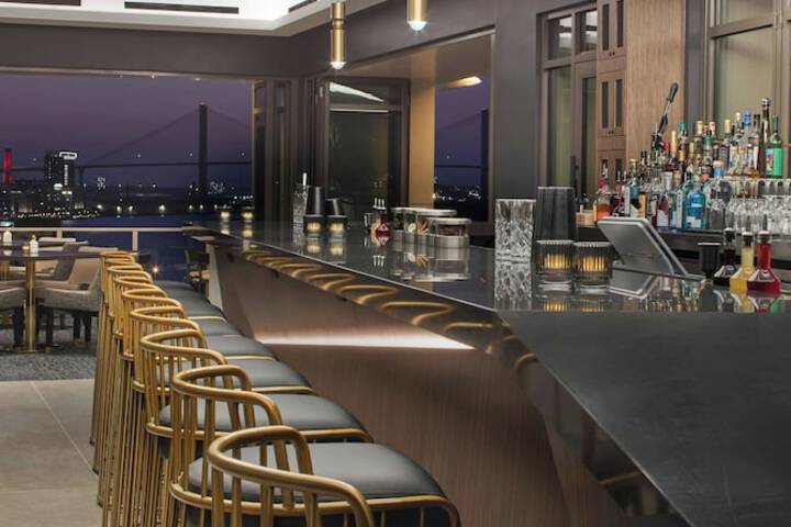 Lounge 70 of 90