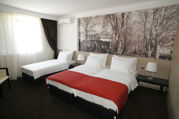 Room 19 of 103
