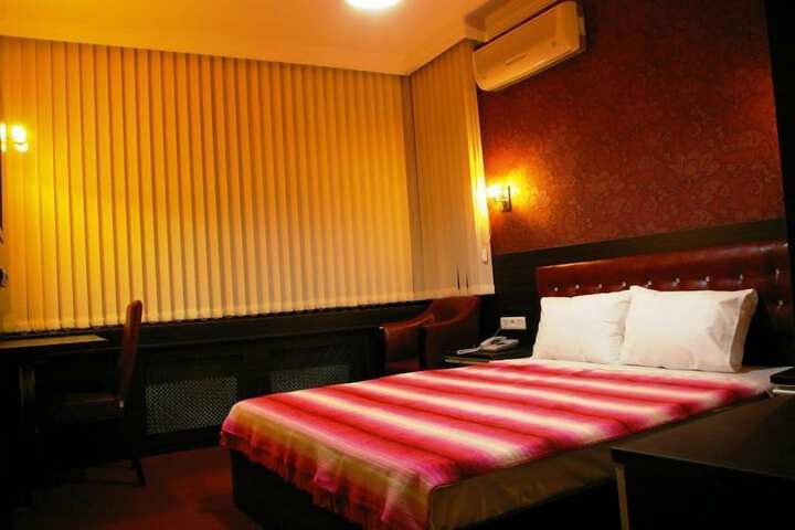 Room 9 of 48