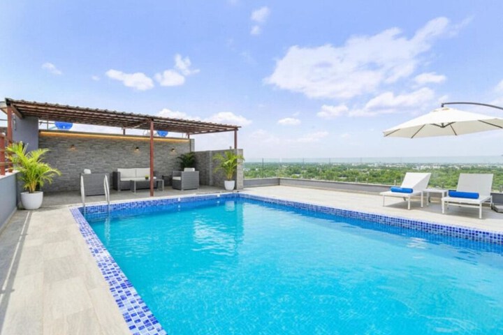 Pool 49 of 60