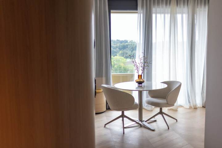 Room 26 of 38