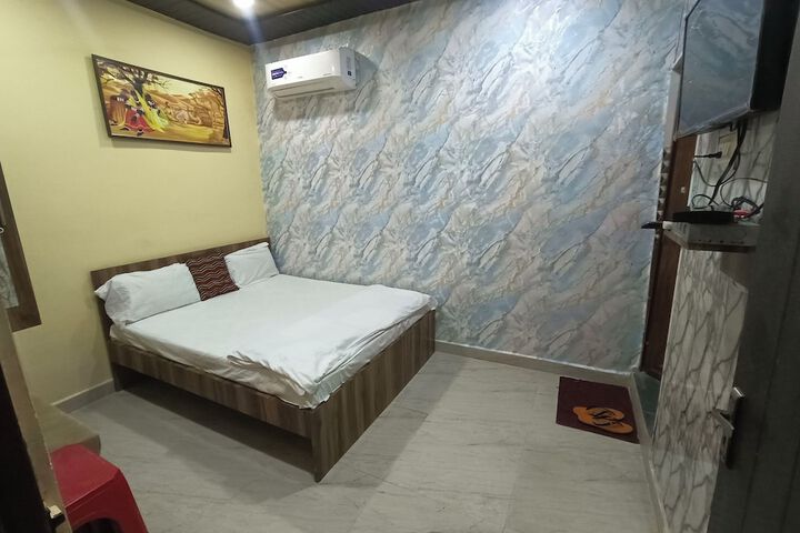 Room 8 of 19