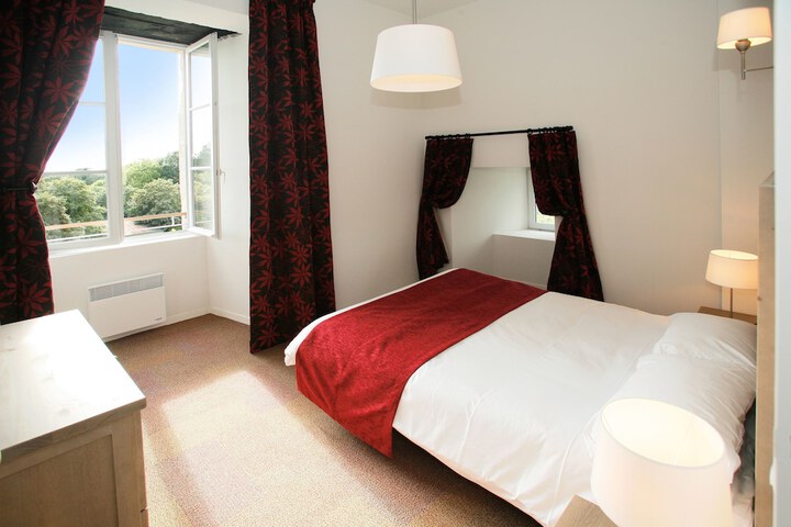 Room 7 of 16