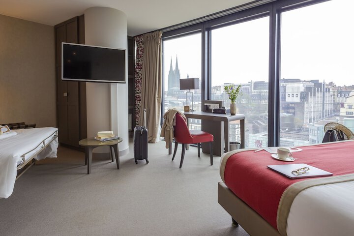 Room 2 of 90