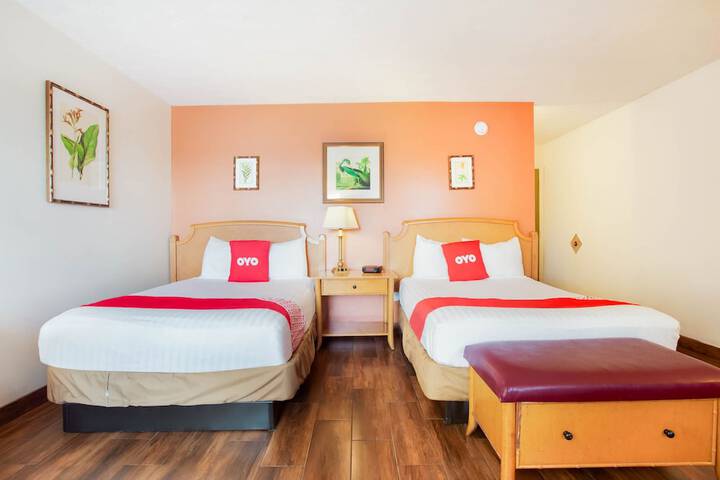 2 Queen Beds (17 of 24)