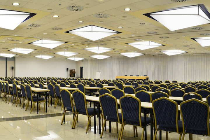 Business Center 44 of 47