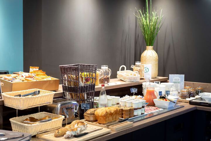 Breakfast/Coffee Service 22 of 42